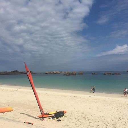 En Bretagne, villa de 2 à 8 pers , meublé de tourisme 3 étoiles nichée dans un écrin de verdure à 2500m de la plage Ploumilliau Esterno foto