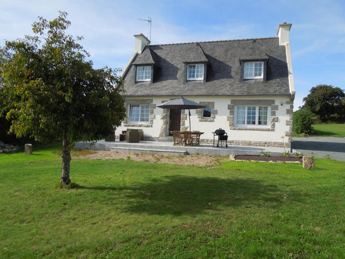 En Bretagne, villa de 2 à 8 pers , meublé de tourisme 3 étoiles nichée dans un écrin de verdure à 2500m de la plage Ploumilliau Esterno foto