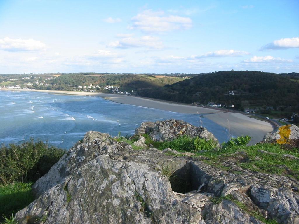 En Bretagne, villa de 2 à 8 pers , meublé de tourisme 3 étoiles nichée dans un écrin de verdure à 2500m de la plage Ploumilliau Esterno foto