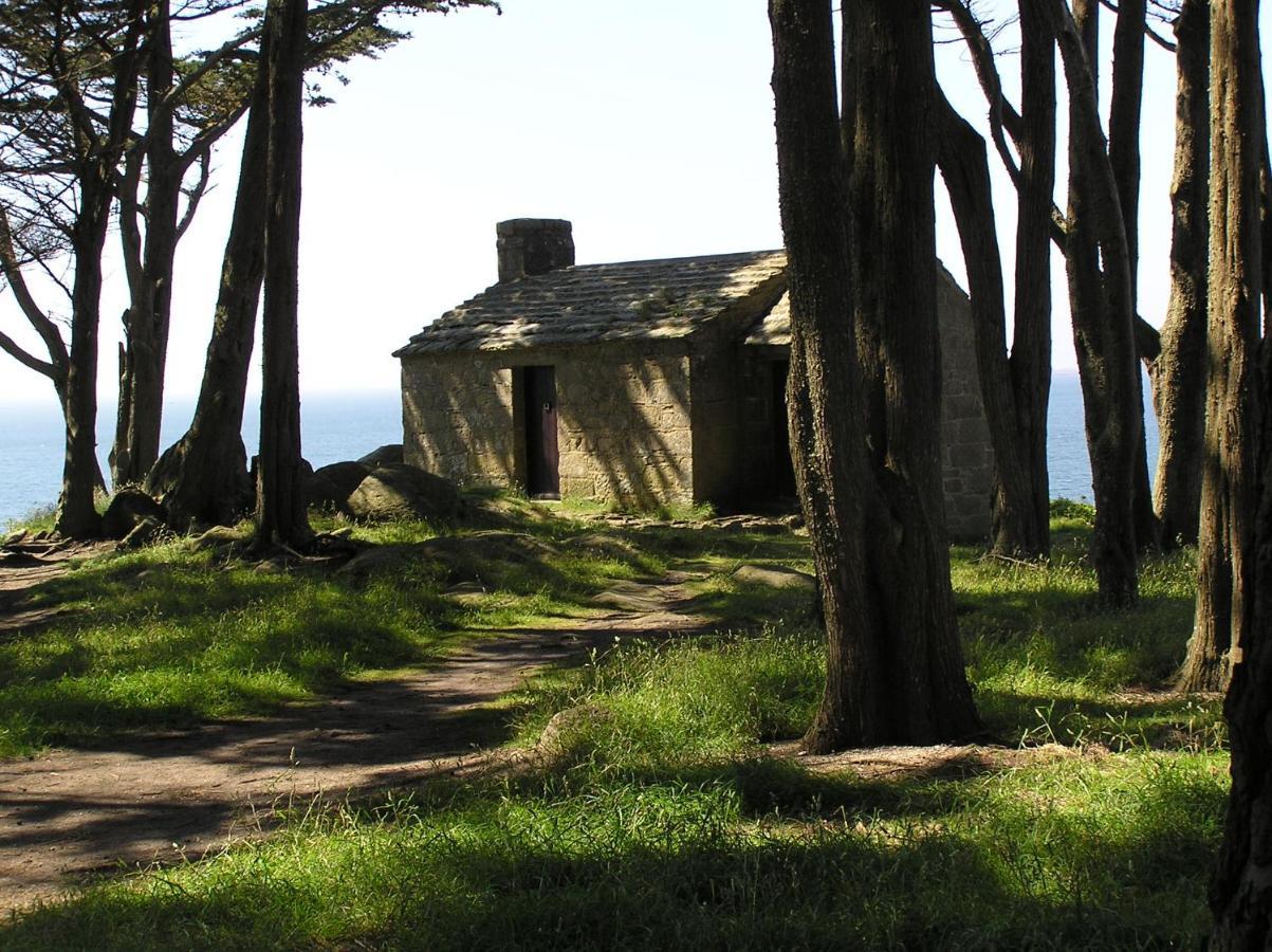 En Bretagne, villa de 2 à 8 pers , meublé de tourisme 3 étoiles nichée dans un écrin de verdure à 2500m de la plage Ploumilliau Esterno foto